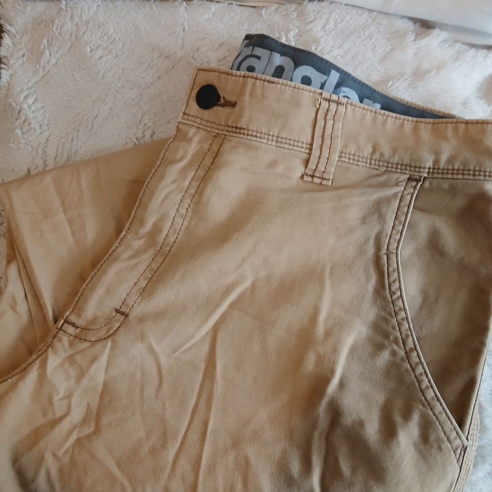 Wrangler Men's Khaki Chinos